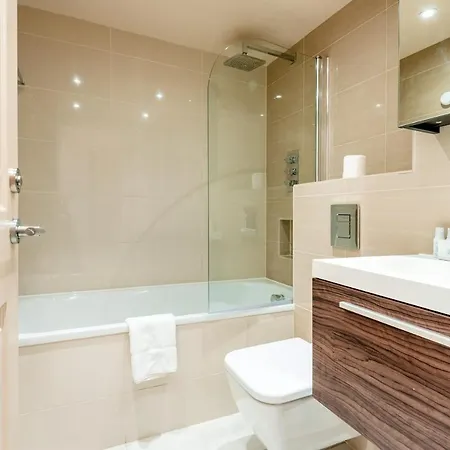 Stunning 3-Bedroom In The Heart Of London With Parking-Hosted By Sweetstay Exterior photo