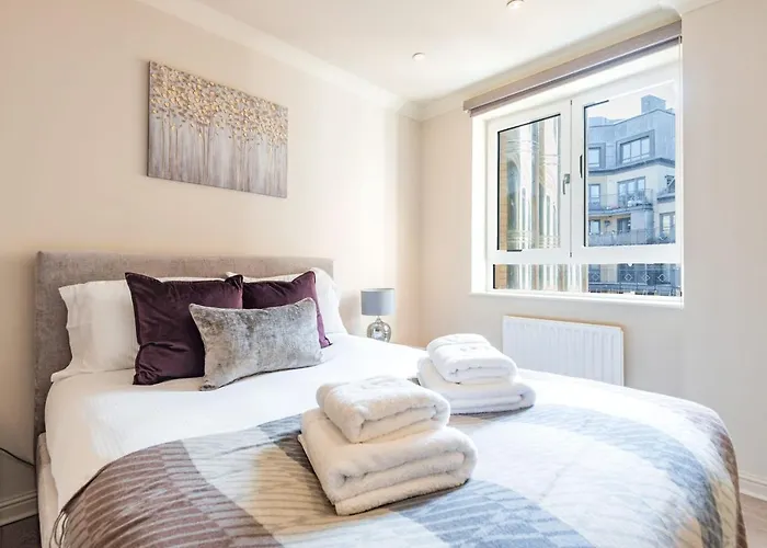 Stunning 3-Bedroom In The Heart Of London With Parking-Hosted By Sweetstay