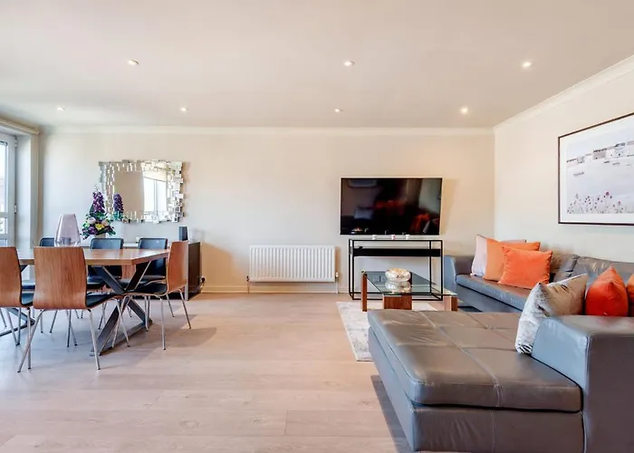 Stunning 3-Bedroom In The Heart Of London With Parking-Hosted By Sweetstay