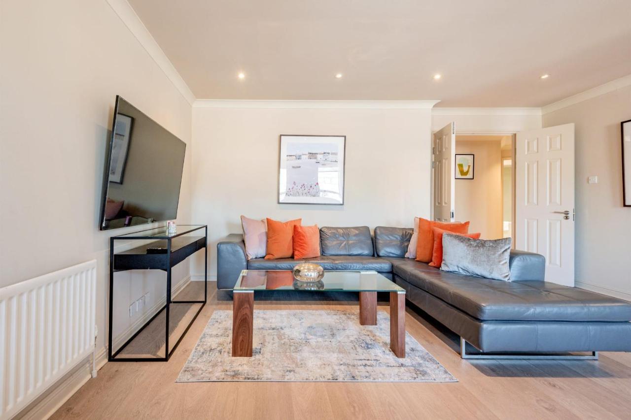 Stunning 3-bedroom In The Heart Of With Parking-hosted By Sweetstay London